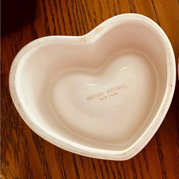 Cute heart Henri Bendel  dish - Picture 3 of 5